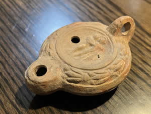 100BC-100AD Roman Oil Lamp with Husband and Wife embracing or Two soldiers greeting each other