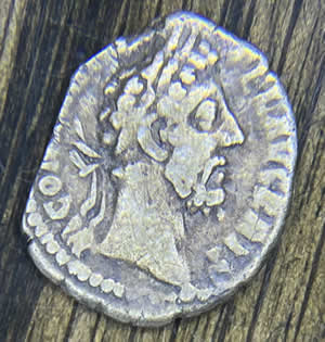 186-187 AD Commodus, son fo Marcus Aurelius, Silver Denarius