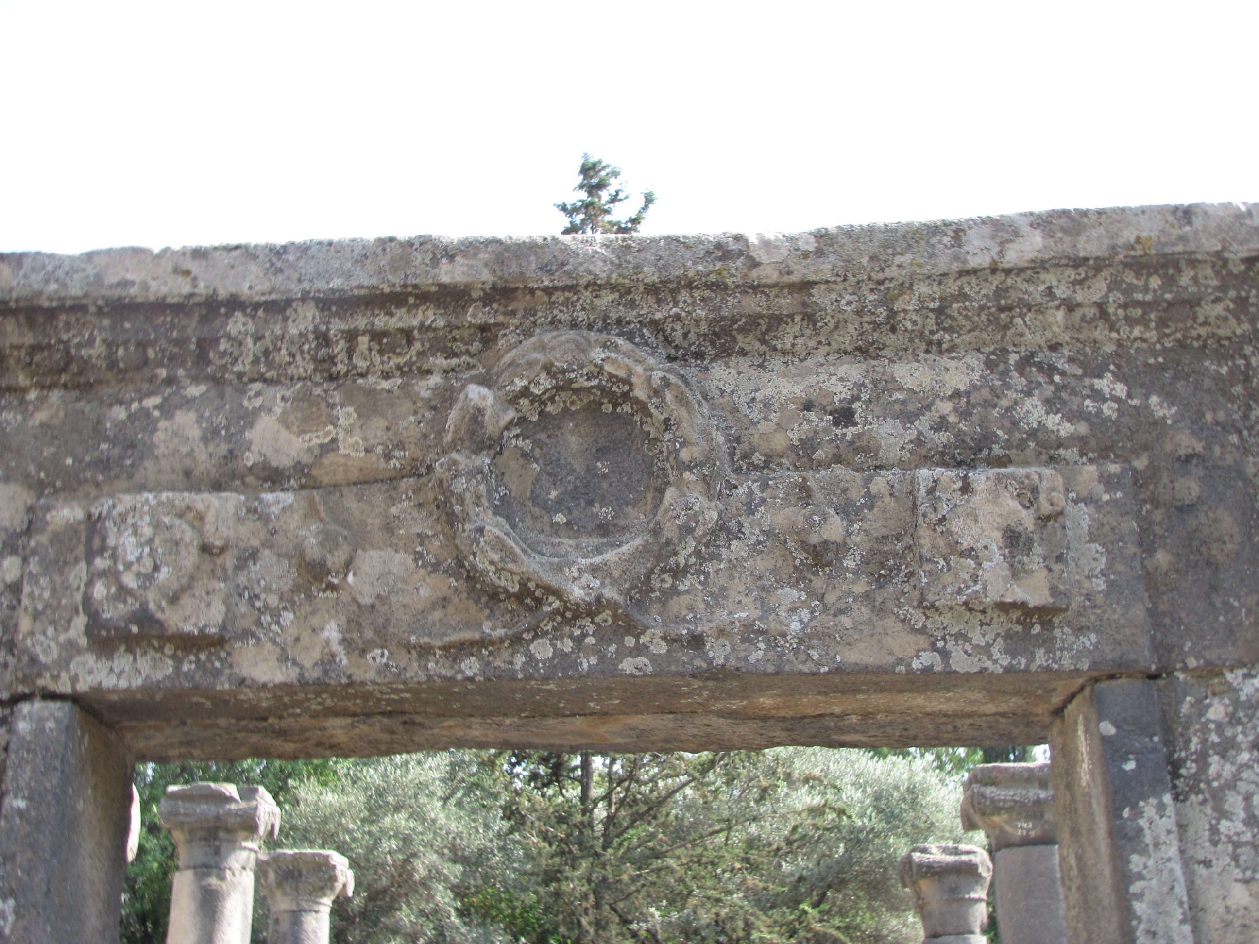 Lintel over doorway of Qatsrin (Katzrin) Synagogue of 300-500 AD