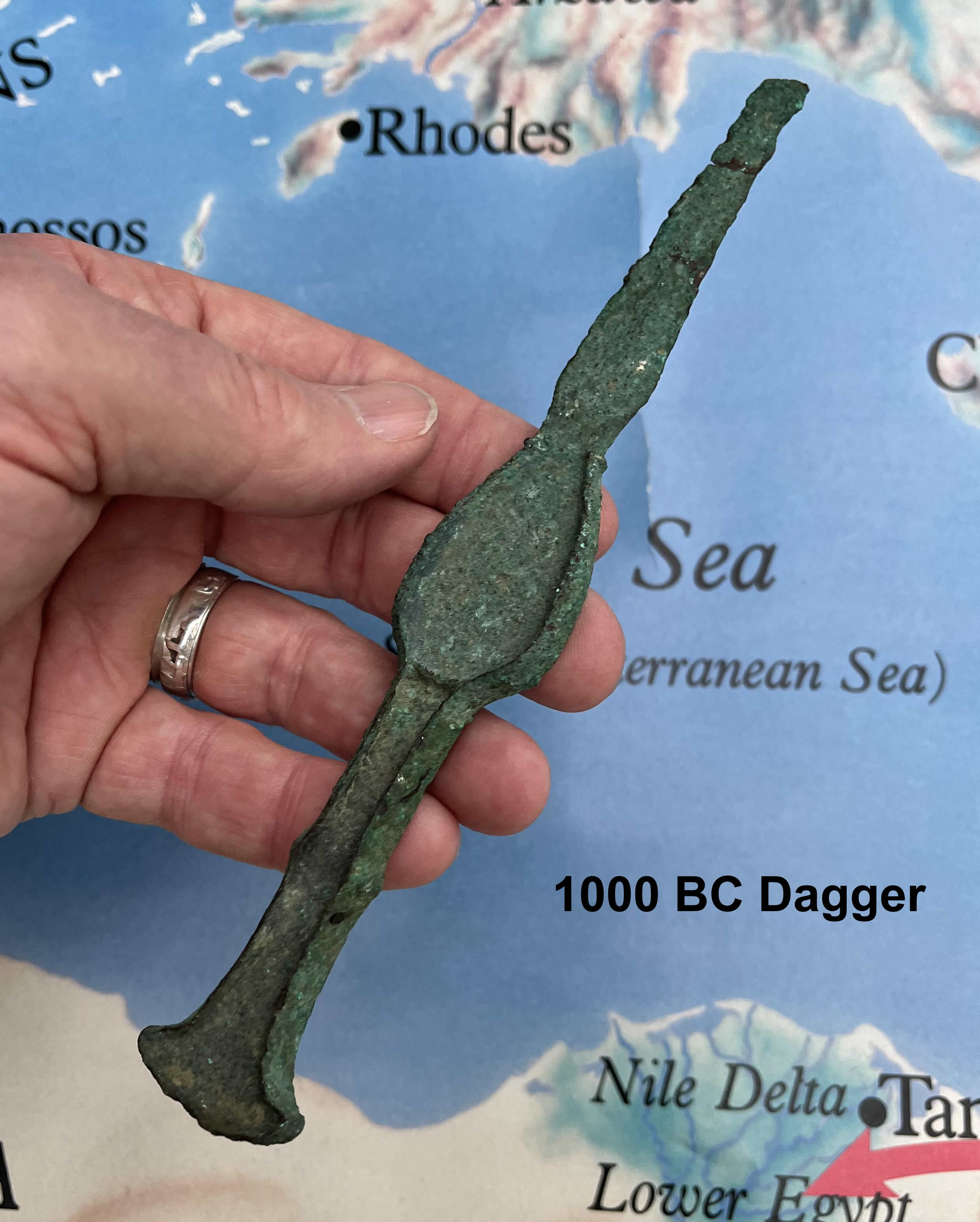 1000 BC Dagger side view