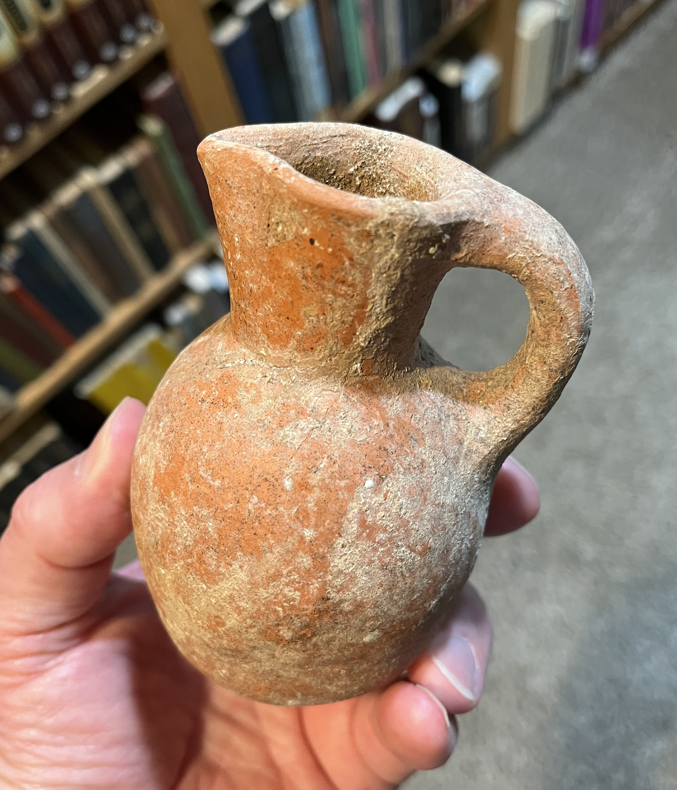 2000 1500 BC Juglet round bottom pouring spout 2